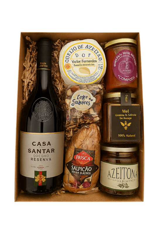 Cabaz Gourmet 10 com Vinho Tinto Reserva e Queijo Azeitão — Presente Elegante e Autêntico