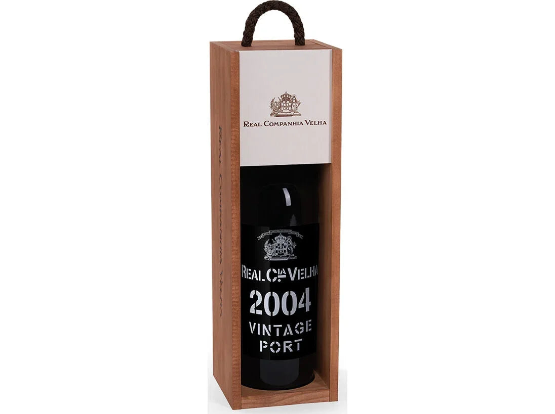 2004 Vintage Port wine in elegant wooden gift box, perfect for gourmet gifts and special occasions.